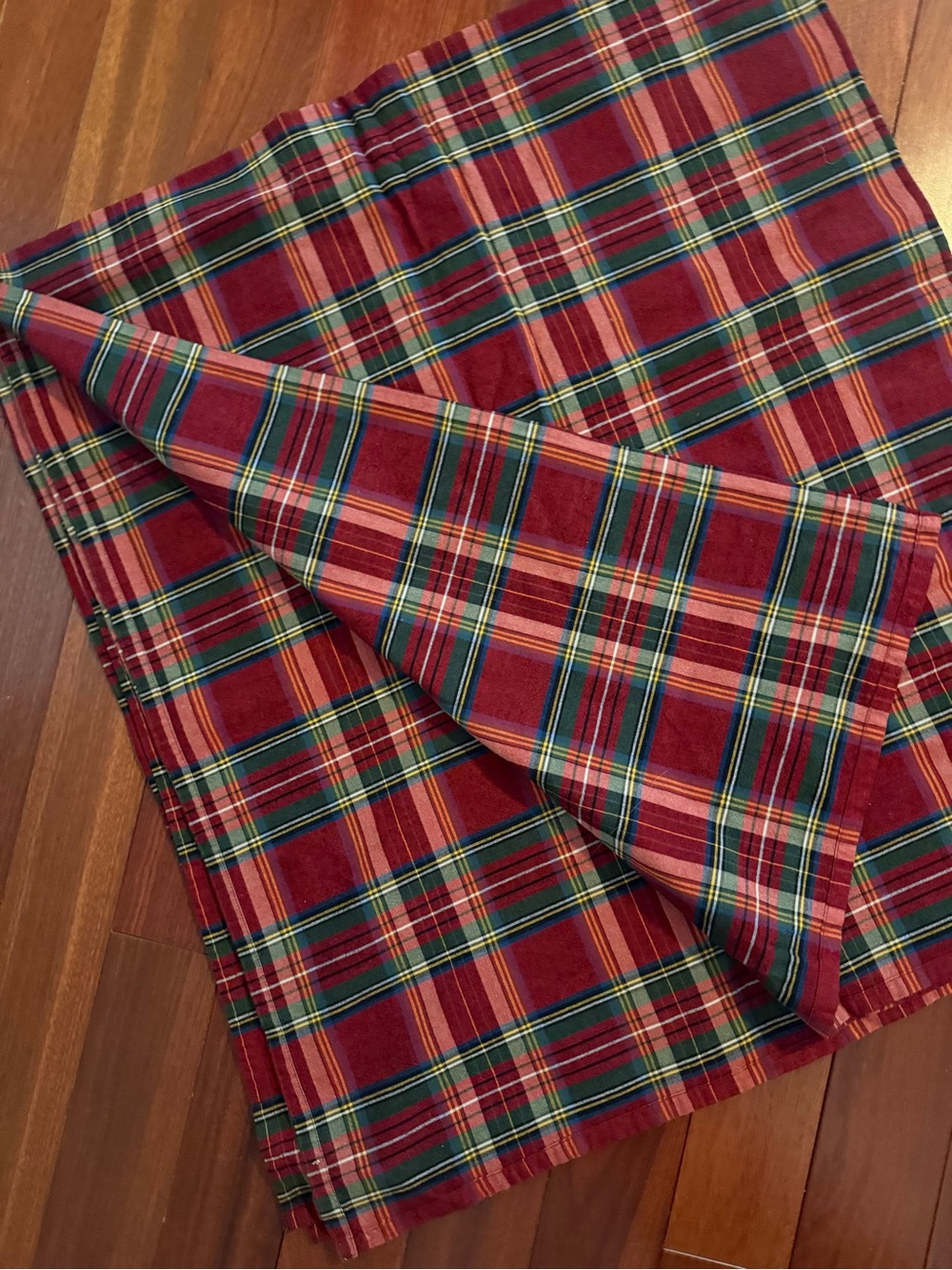 TABLECLOTH Red Tartan Plaid 104 X 116 In 100% Cotton EC - Picture 3 of 5